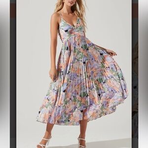 ASTR The Label Blythe Floral Plisse Midi Dress - M